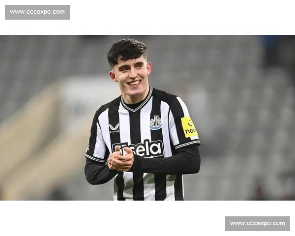 费内巴切锁定沃克！曼城放行 + 高薪诱惑，英格兰老将迎职业生涯十字路口