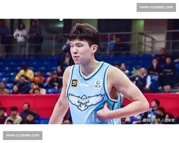 杨瀚森白衣闪耀富保罗庆功宴！湖人锋线新星助阵，四首轮秀彰显 Klutch 统治力