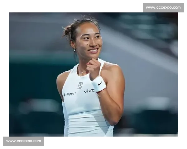 郑钦文教科书级放小球戏耍阿尼西莫娃，决胜盘关键分引爆全场！